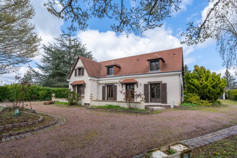 UNE MAISON FAMILIALE QUARTIER RESIDENTIEL