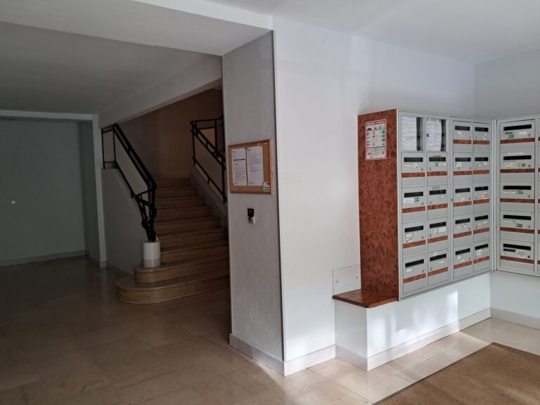 Un appartement idéalement situé avec garage en centre ville